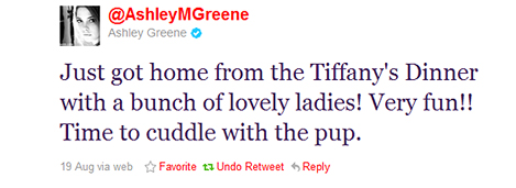 Ashley Greene - Imagenes/Videos de Paparazzi / Estudio/ Eventos etc. - Página 19 Tweet1